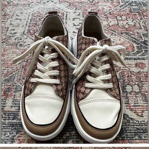 MkS Cream/Tan Plaftorm Sneakers/Size 9